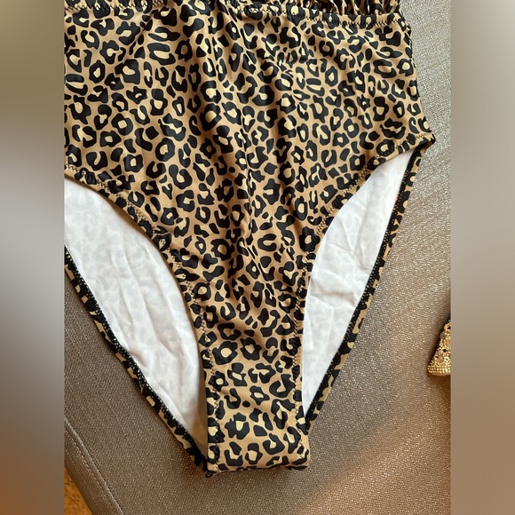 NEW Leopard Swimsuit - Size Medium - Picture 4 of 9